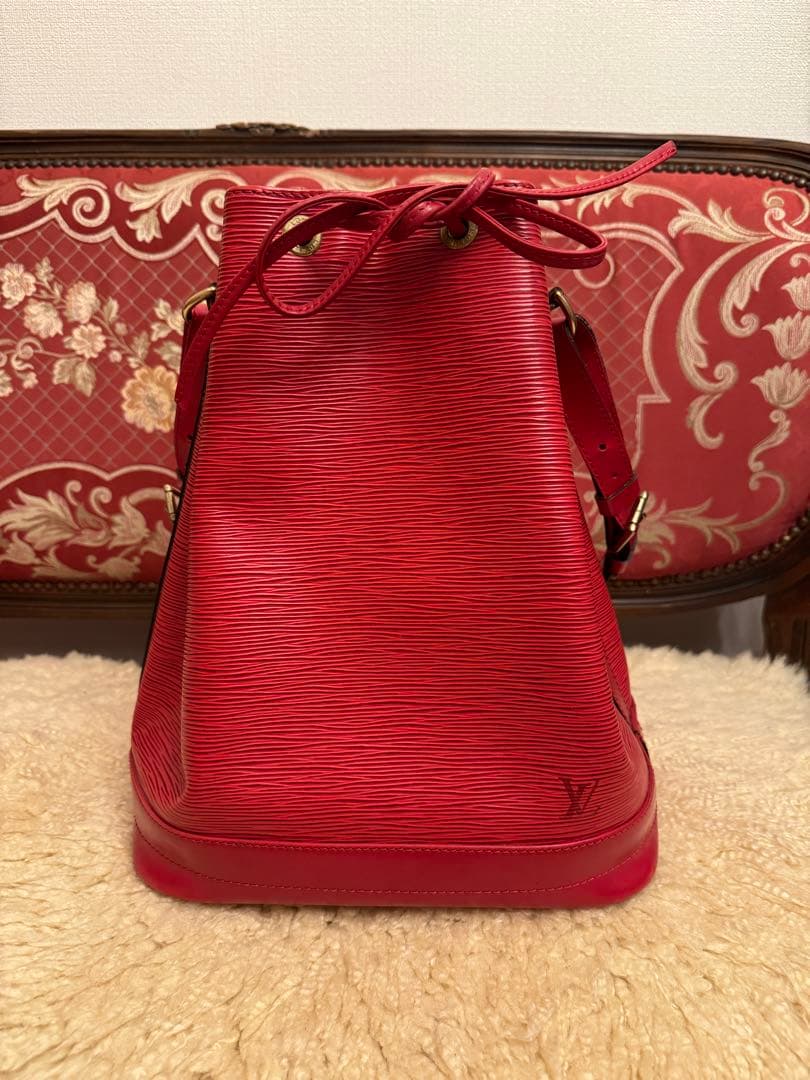 LOUIS VUITTON ルイヴィトン エピ ノエ 巾着 赤