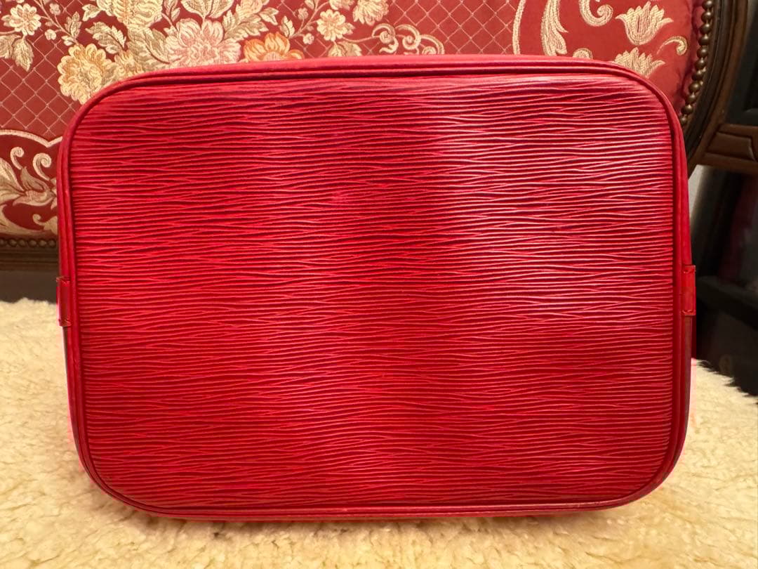 LOUIS VUITTON ルイヴィトン エピ ノエ 巾着 赤