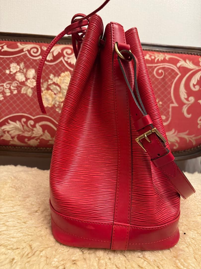 LOUIS VUITTON ルイヴィトン エピ ノエ 巾着 赤
