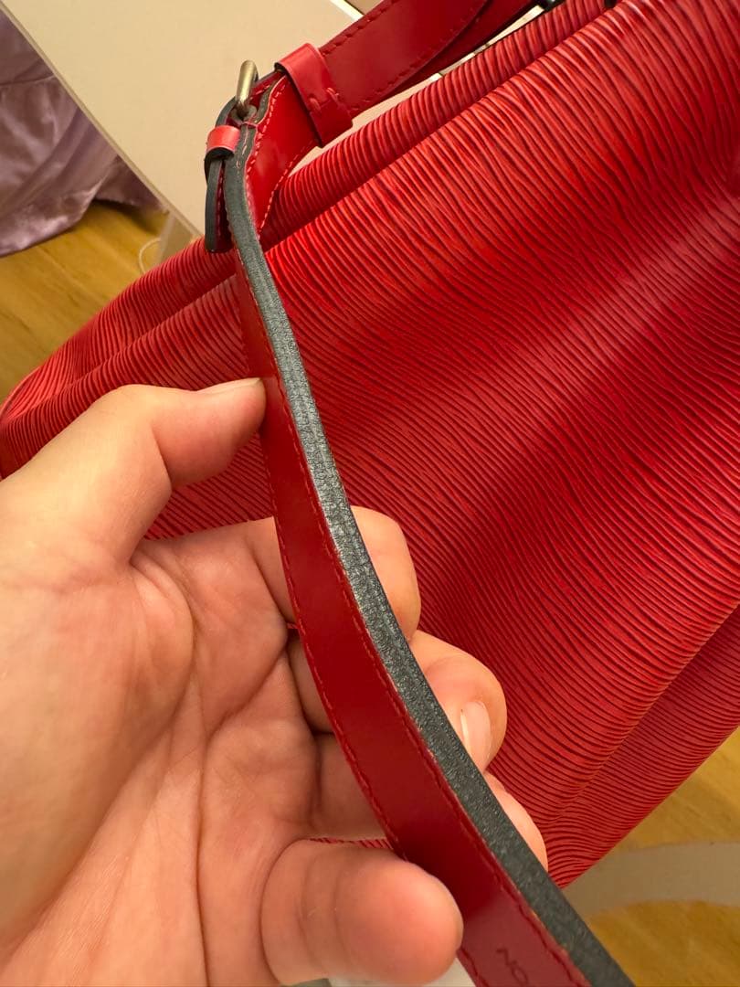 LOUIS VUITTON ルイヴィトン エピ ノエ 巾着 赤