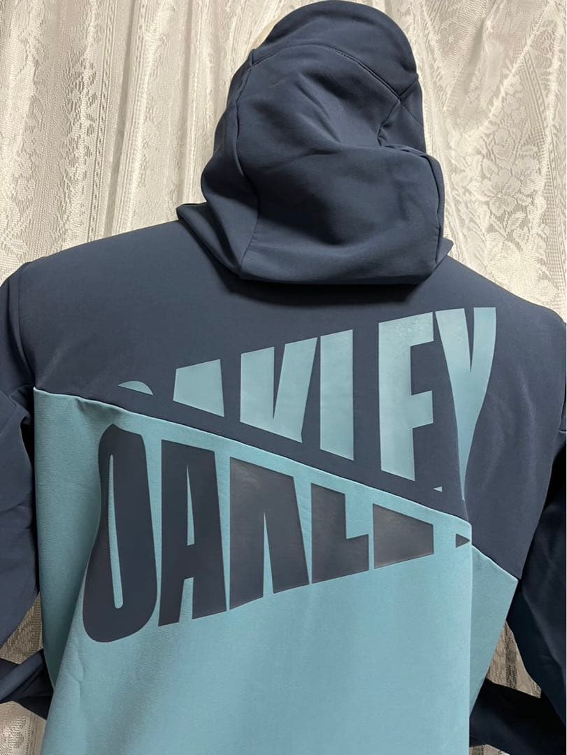 OAKLEY オークリー　ジップアップ　パーカー　ストレッチ　デカロゴ　Ｓサイズ