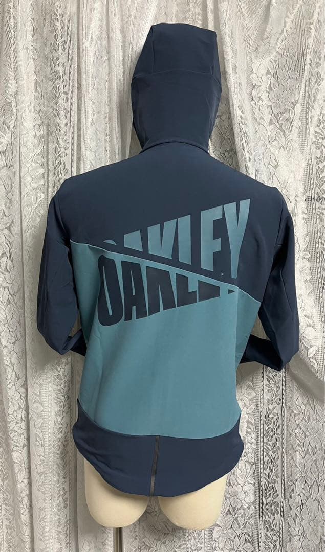 OAKLEY オークリー　ジップアップ　パーカー　ストレッチ　デカロゴ　Ｓサイズ
