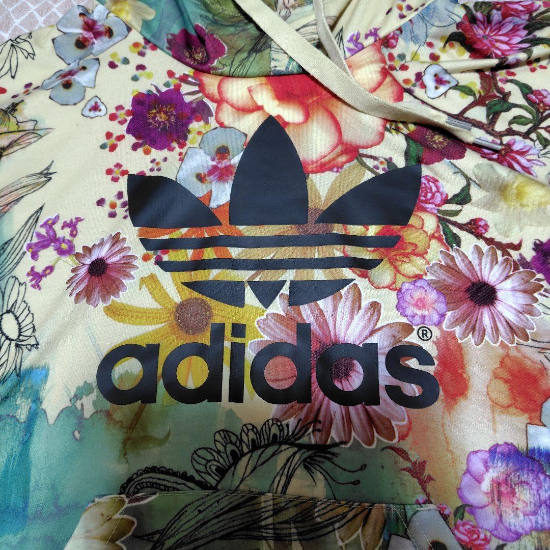 adidas 花柄 フード付きパーカー