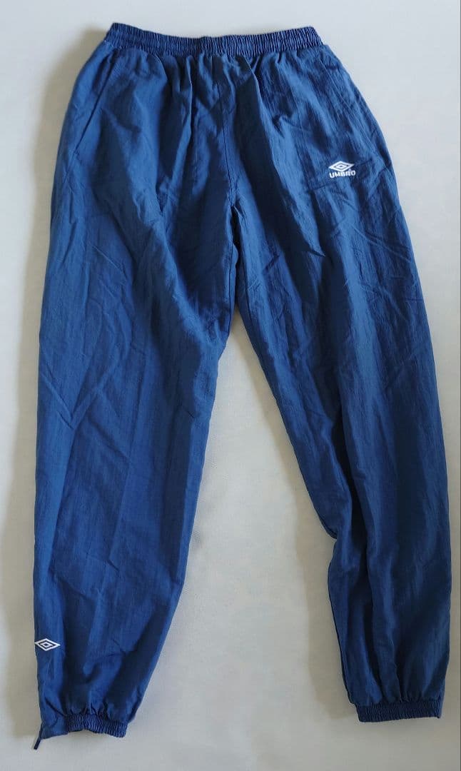 アンブロ製サッカーイングランド代表モデルナイロン製セットアップ（トラックスーツ）