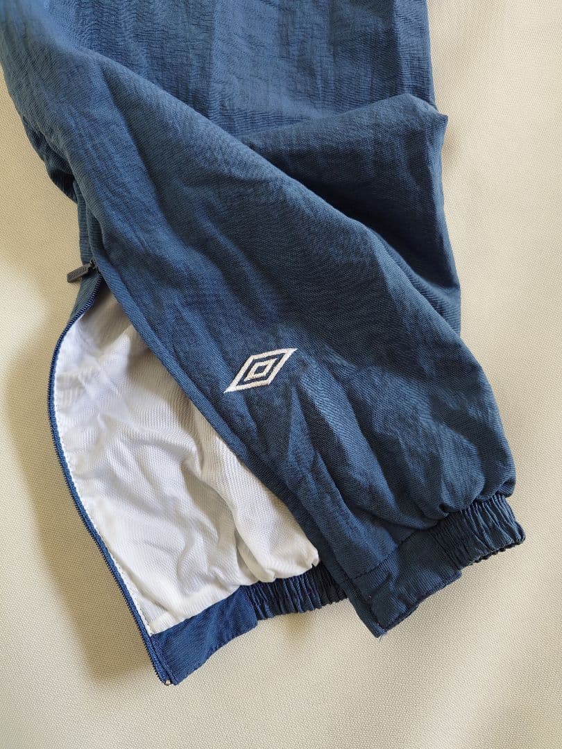 アンブロ製サッカーイングランド代表モデルナイロン製セットアップ（トラックスーツ）