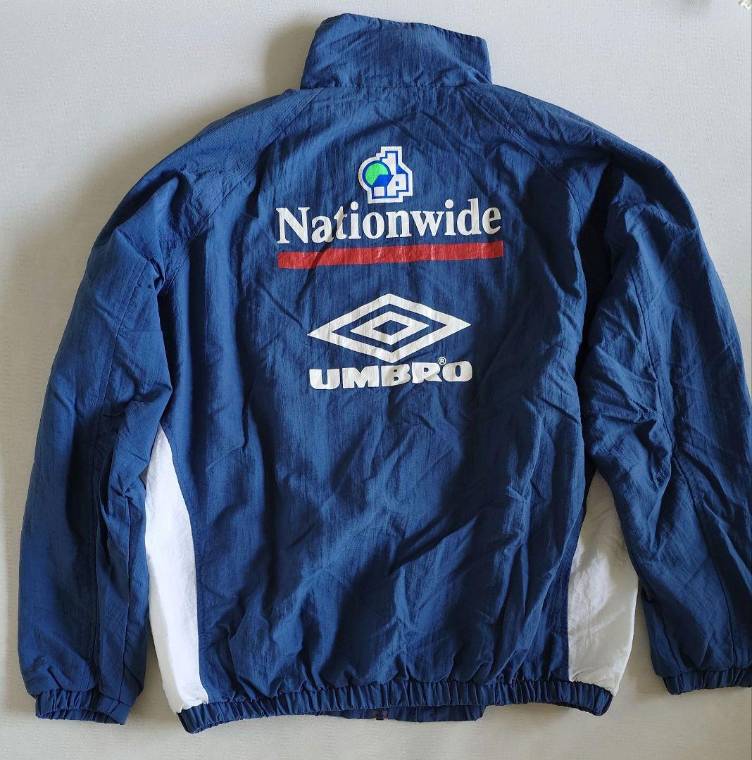 アンブロ製サッカーイングランド代表モデルナイロン製セットアップ（トラックスーツ）