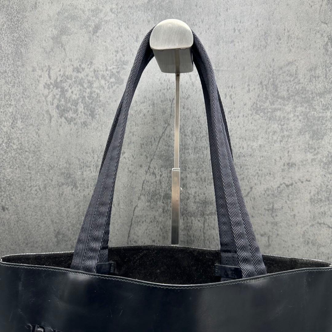 プラダ トートバッグ レザー A4 肩掛け ビジネス メンズ 黒 ロゴ ハンド