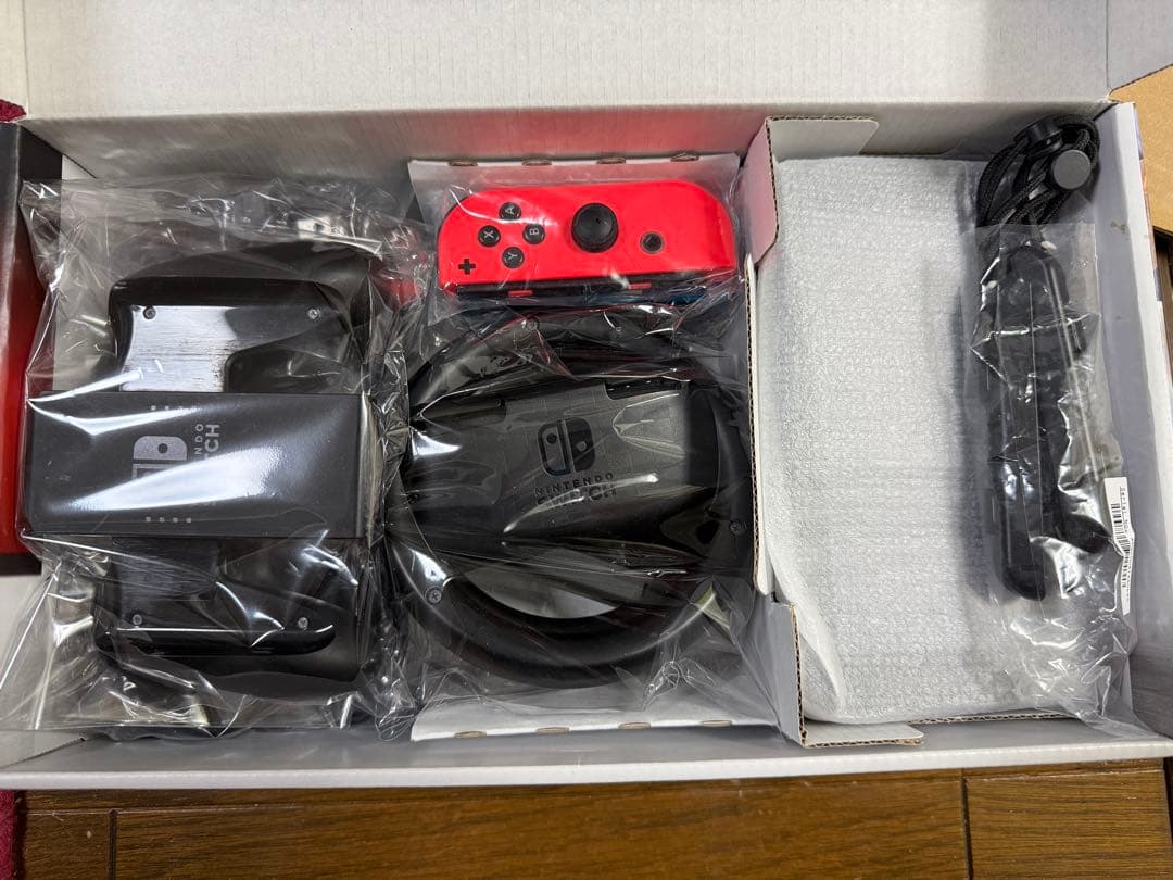 n*o様 Nintendo Switch 本体 赤/青 Joy-Con付き　スイ