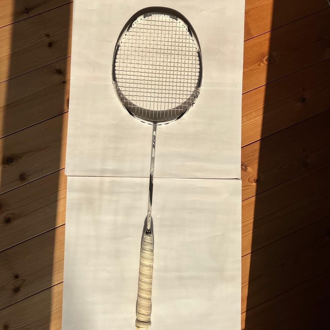 Wilsonバドミントンラケット ZONEホワイト ブラック