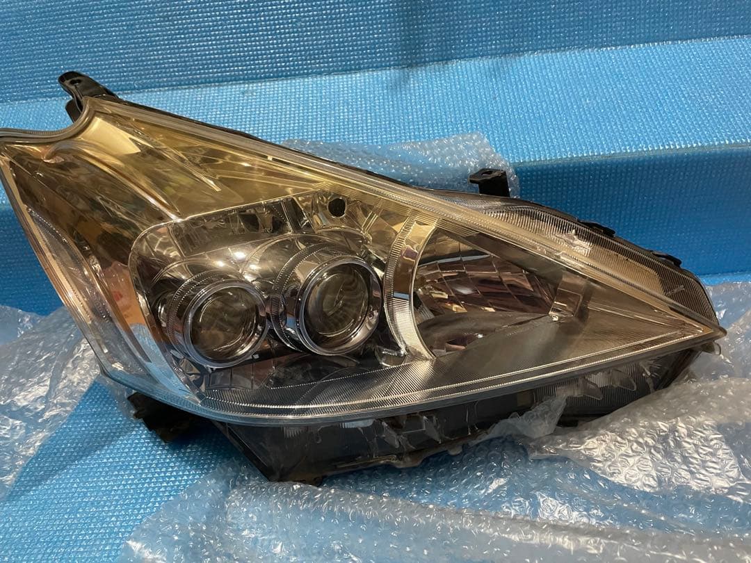 プリウスα前期Sツーリングヘッドライト一台分