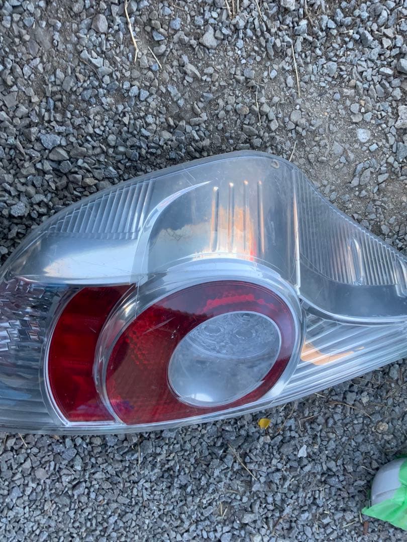 4枚目虫混入　ほぼ無傷　ＴＯＹＯＴＡアクア　ＮＨＰ１０　前期　左テールランプ