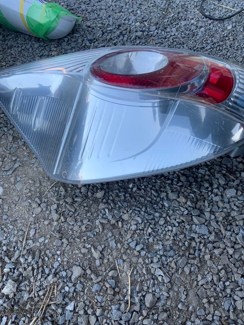 4枚目虫混入　ほぼ無傷　ＴＯＹＯＴＡアクア　ＮＨＰ１０　前期　左テールランプ