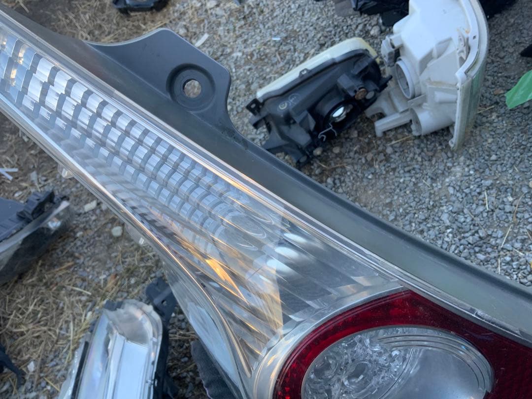 4枚目虫混入　ほぼ無傷　ＴＯＹＯＴＡアクア　ＮＨＰ１０　前期　左テールランプ