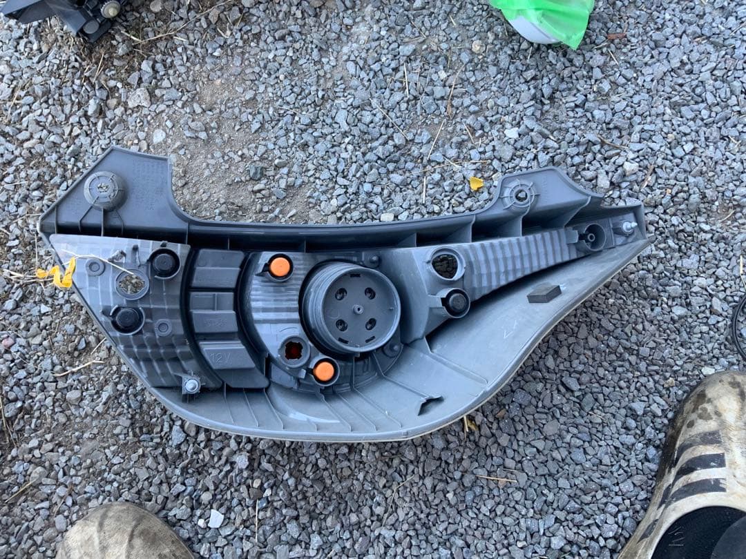 4枚目虫混入　ほぼ無傷　ＴＯＹＯＴＡアクア　ＮＨＰ１０　前期　左テールランプ