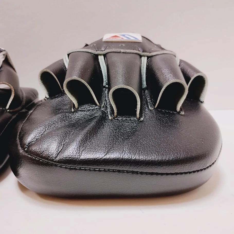 Winning ウイニング ボクシング 小型パンチングミット湾曲型CM-10