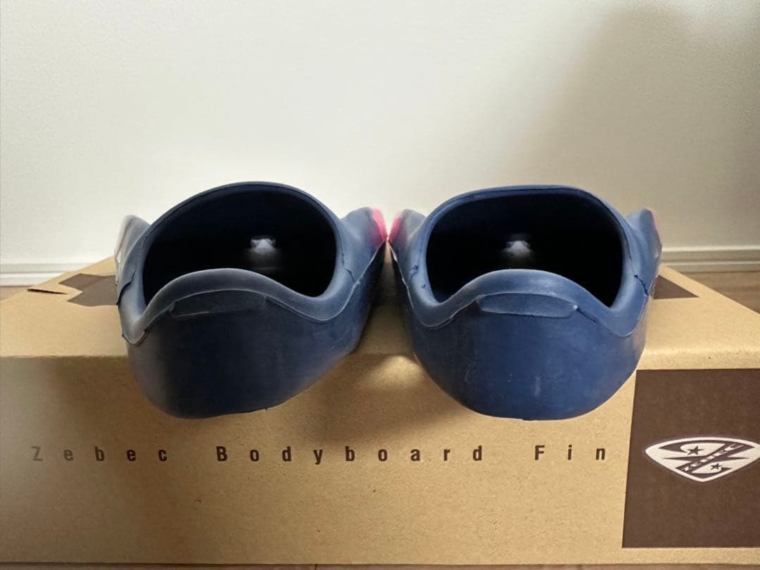 新品　ZEBEC ゼベック フィン ミッドナイトブルー ピンク ボディボード　M