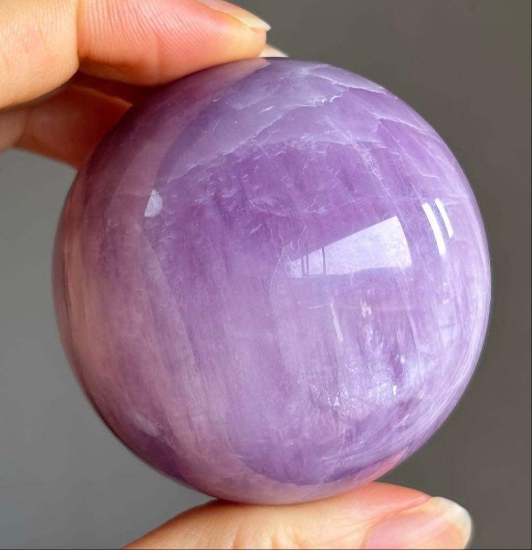 最高品質　クンツァイト　スフィア　強キャッツアイ　5.1センチ