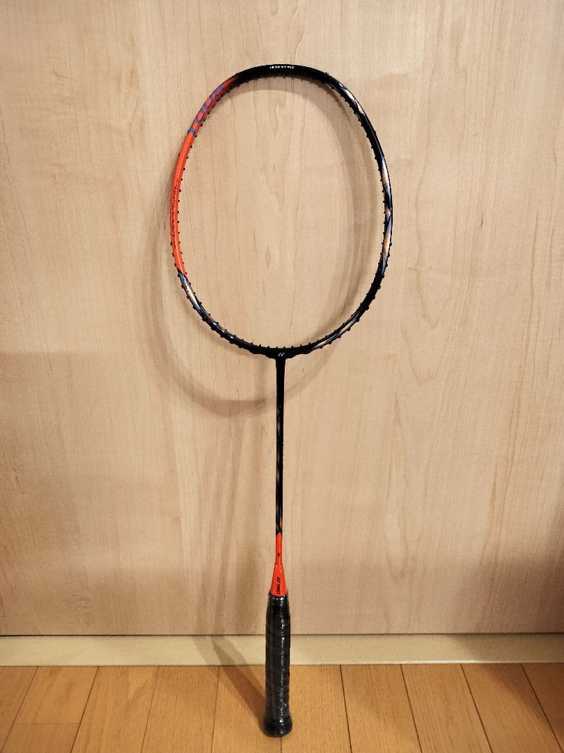新品　バドミントンラケット ヨネックスアストロクス77ツアー
