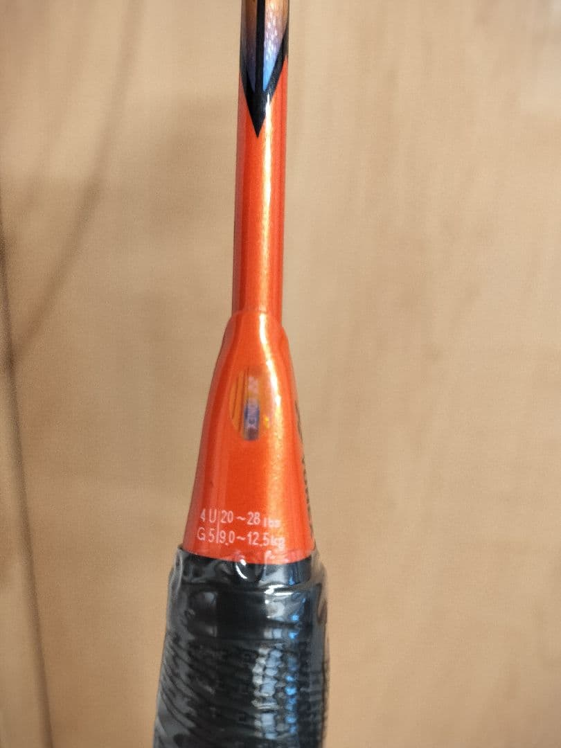 新品　バドミントンラケット ヨネックスアストロクス77ツアー