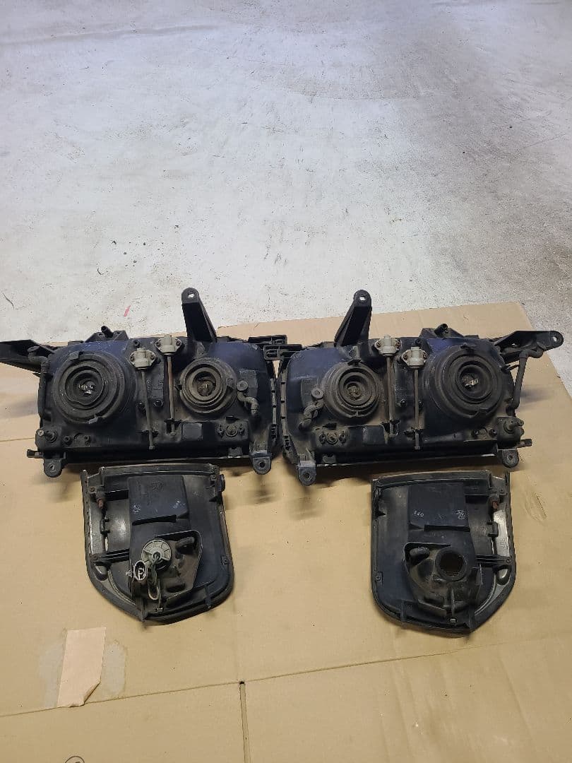 ランドクルーザー80　純正ヘッドライト