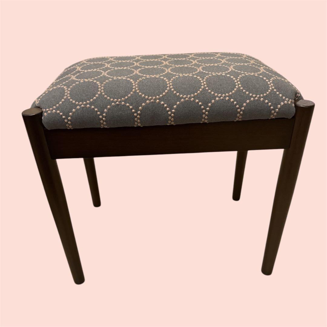 北欧スタイル　心弾む　ミナペルホネン　スツール　イス　椅子　オットマン　家具