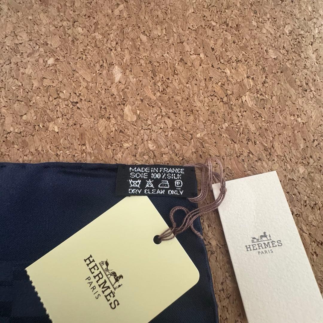 未使用箱付タグ付　エルメス　カレ45 グランH ポケットチーフ