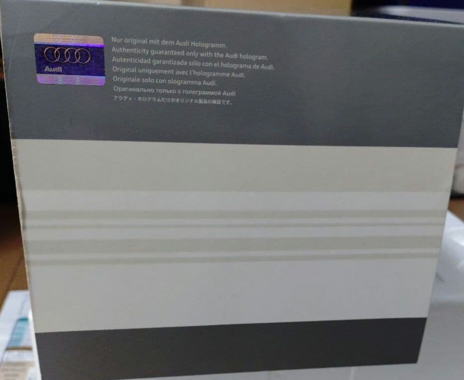 1/18 Audi A8 L W12 アウディA8