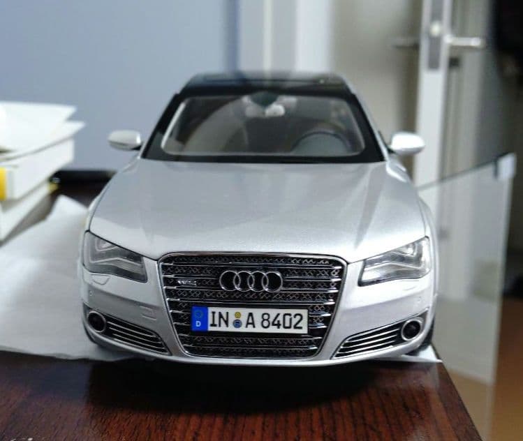 1/18 Audi A8 L W12 アウディA8