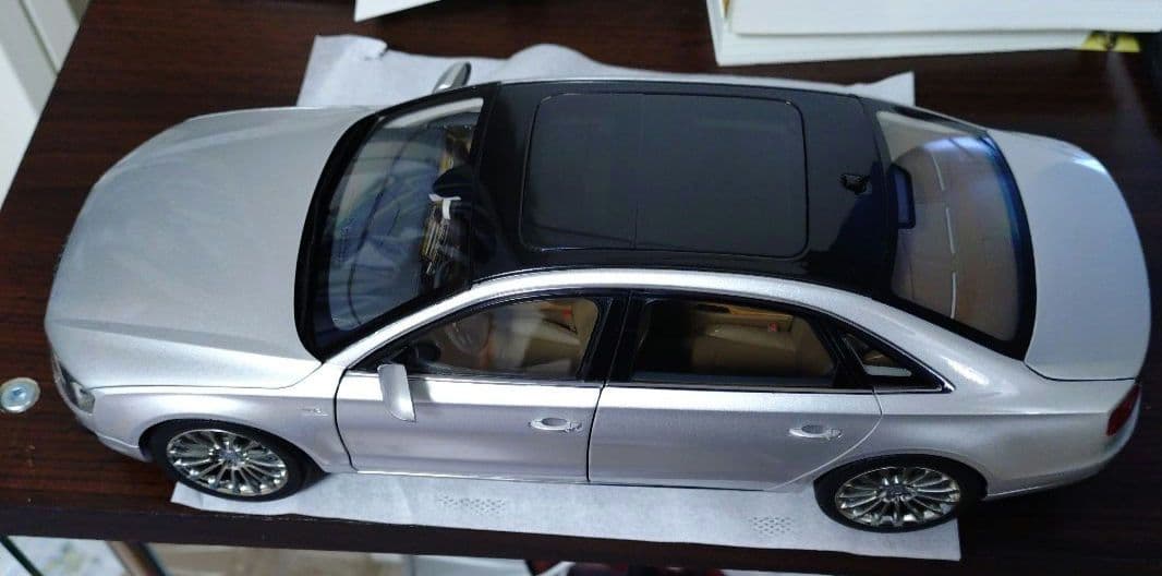 1/18 Audi A8 L W12 アウディA8