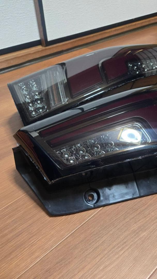 ダイハツ　LA650S　社外　スモーク　テールライト　シャイニングパーツ