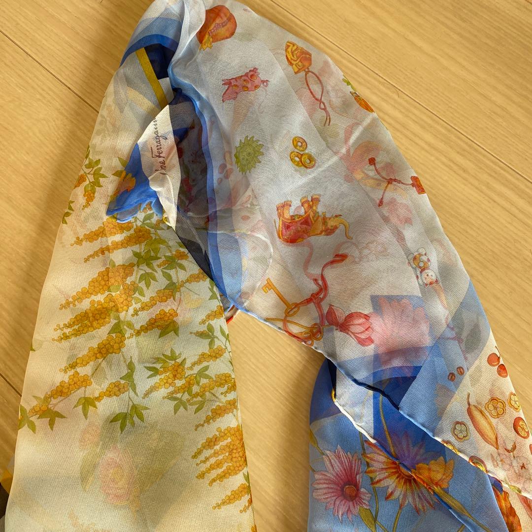 Salvatore Ferragamo シルク花柄スカーフ