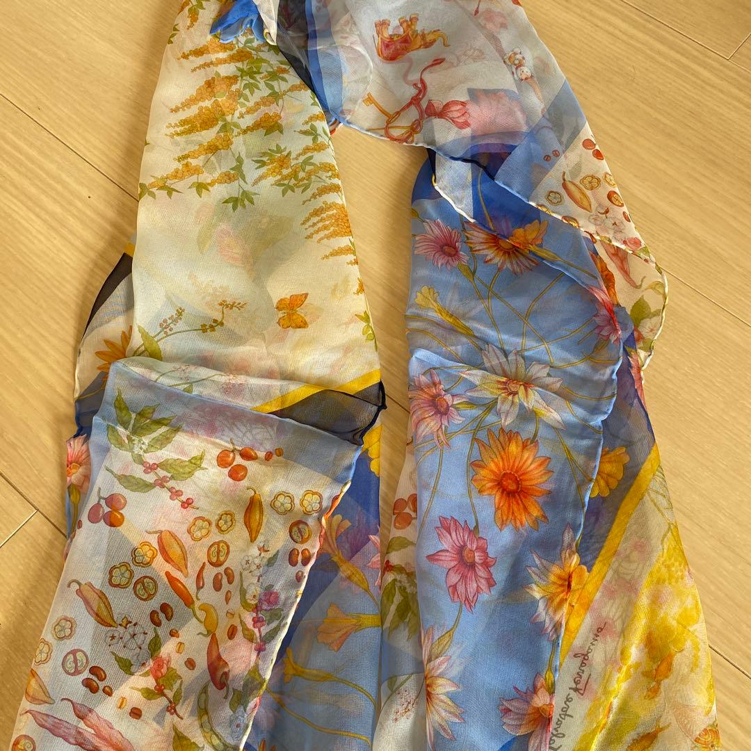 Salvatore Ferragamo シルク花柄スカーフ
