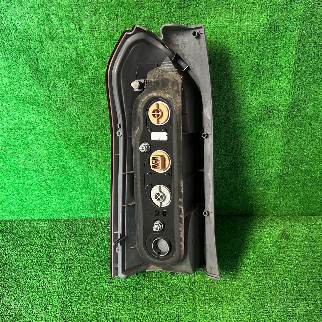 トヨタ純正サクシード NCP160 右テールランプ 2015年