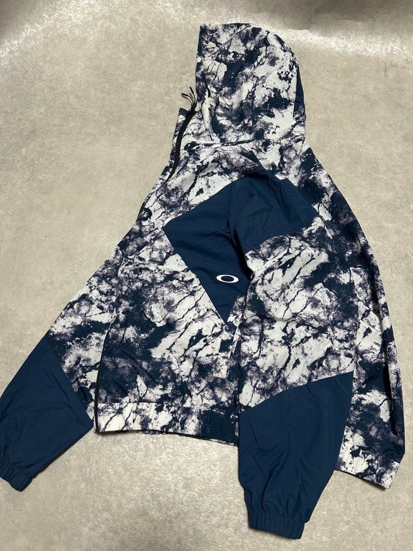 極美品 OAKLEY ENHANCE GRAPHIC WIND L 総柄 メンズ