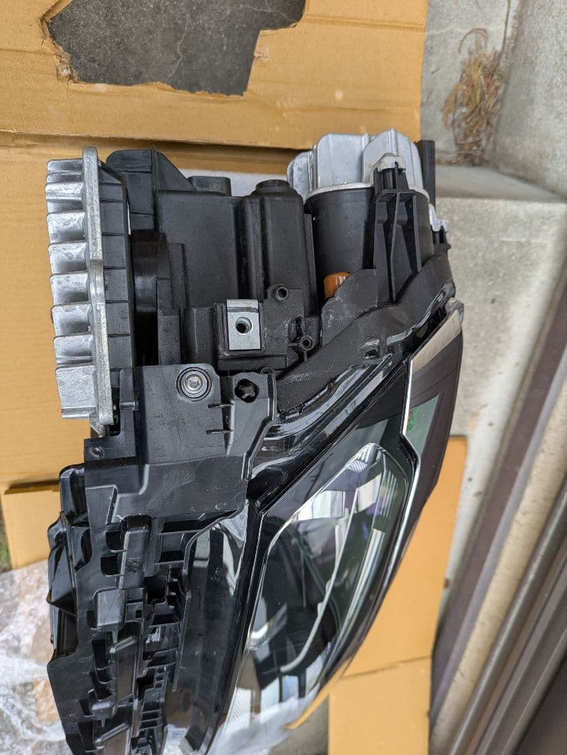 Jeep コマンダー（２代目） （2023年式）右ヘッドライト