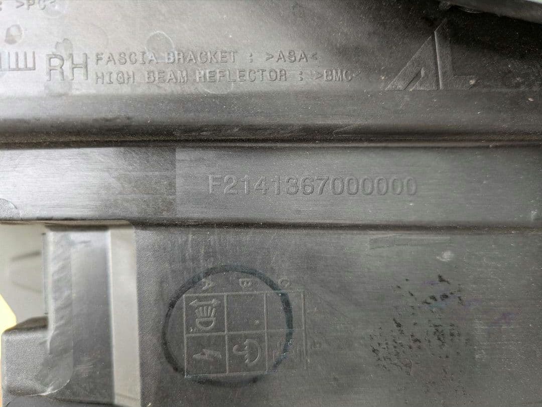 Jeep コマンダー（２代目） （2023年式）右ヘッドライト