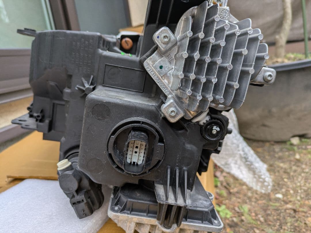 Jeep コマンダー（２代目） （2023年式）右ヘッドライト