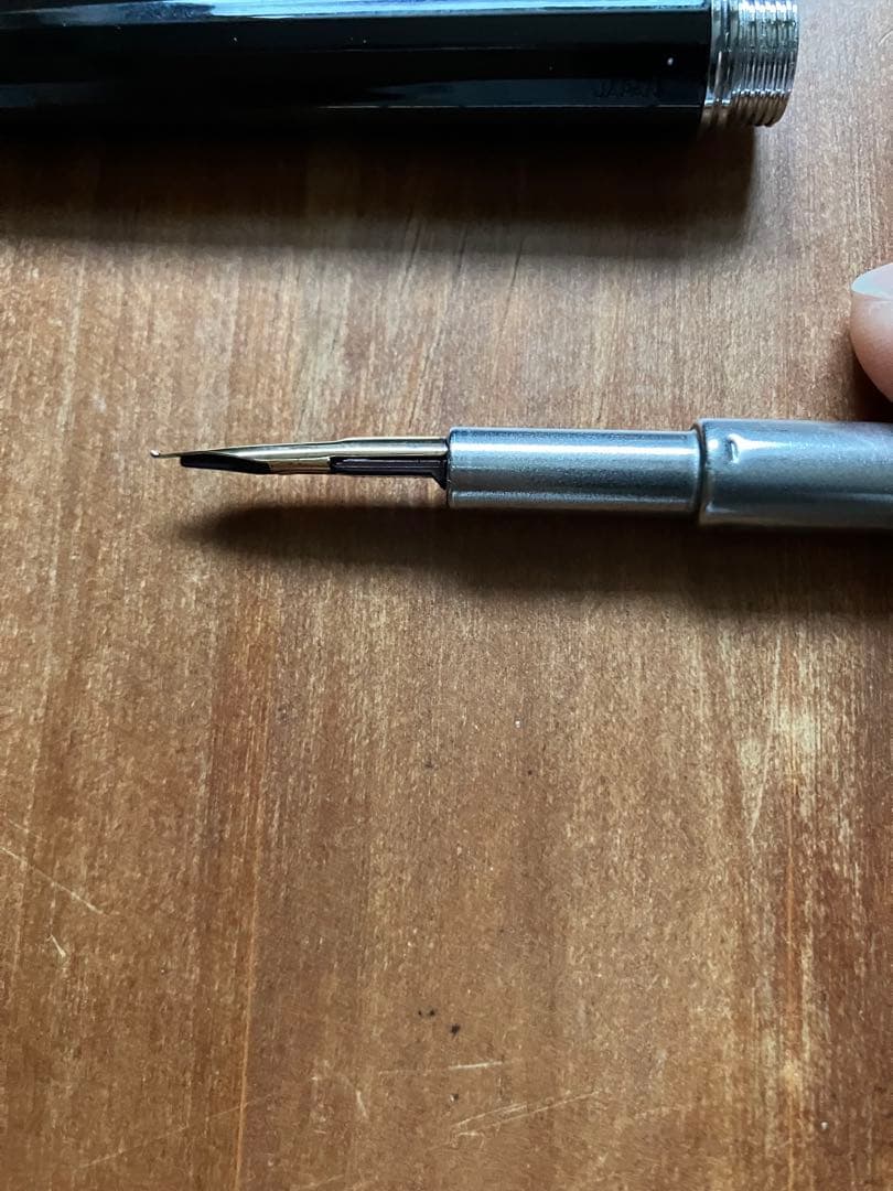 【3/1まで出品】キャップレス万年筆　多面体　字幅M