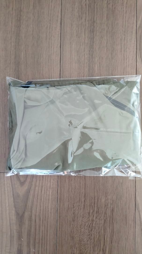 On オリーブグリーン ジャケット