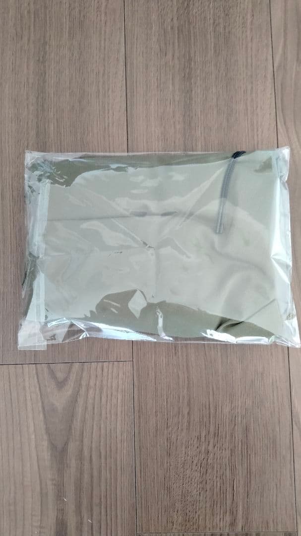 On オリーブグリーン ジャケット