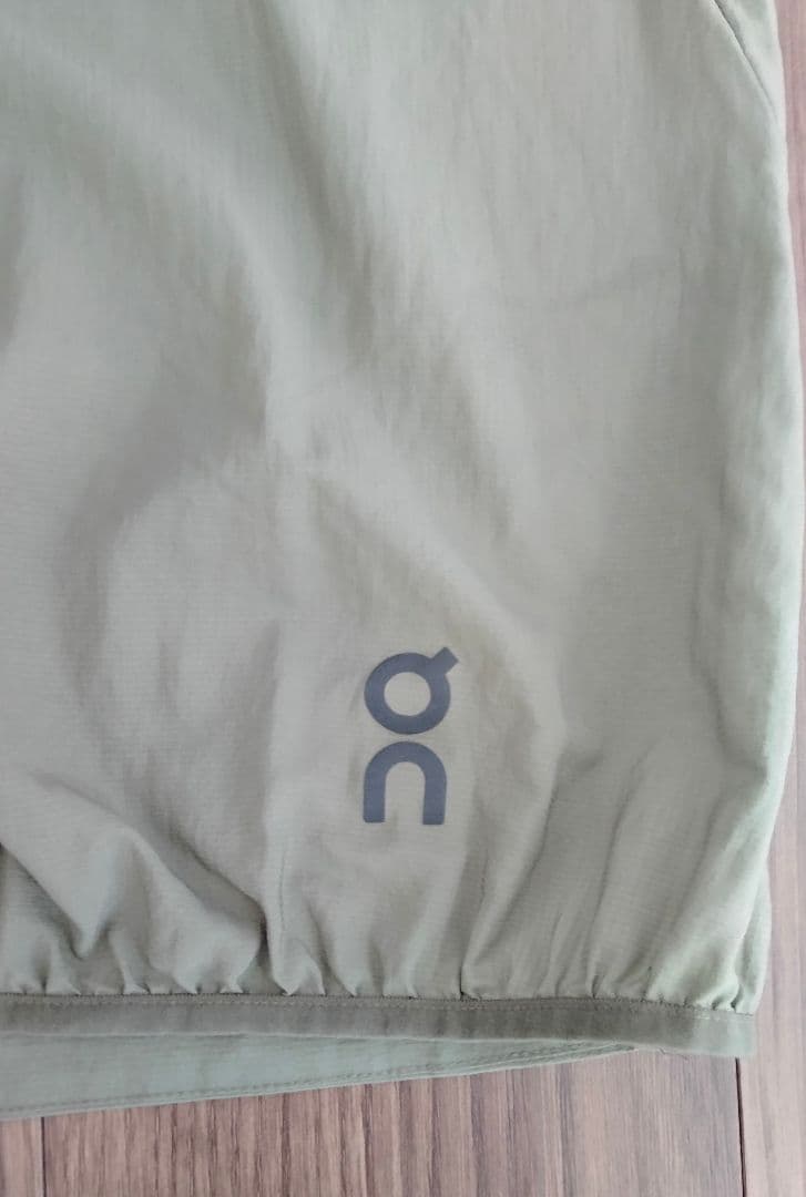 On オリーブグリーン ジャケット