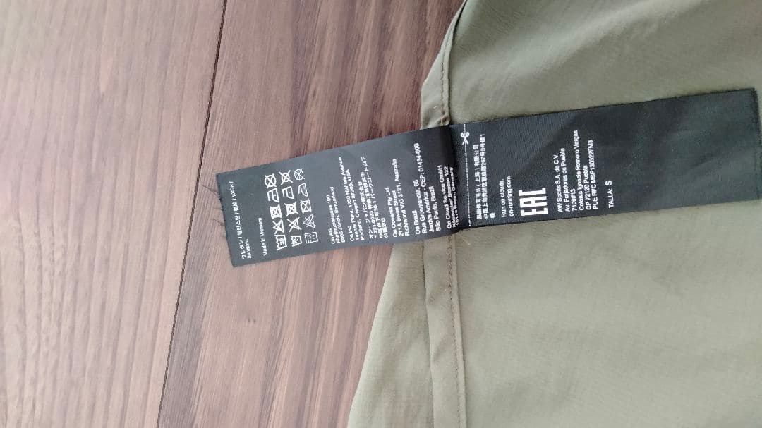 On オリーブグリーン ジャケット