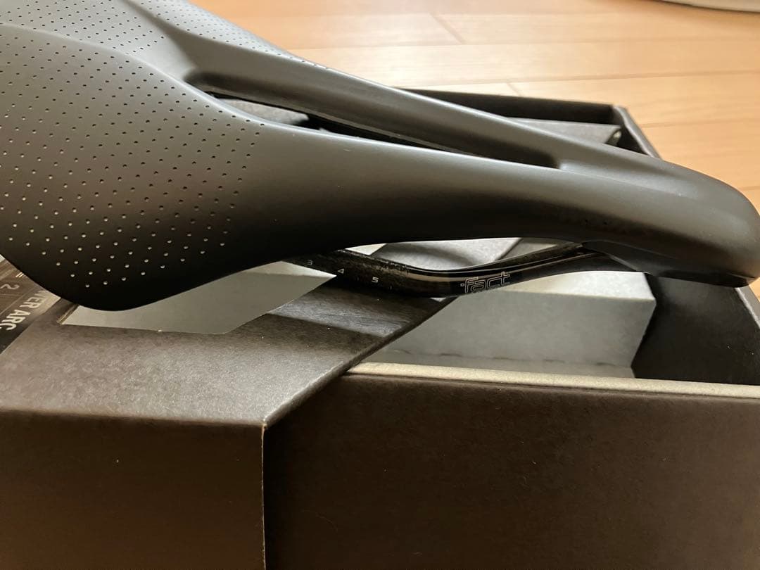 S-WORKS POWER ARC カーボン サドル 143mm