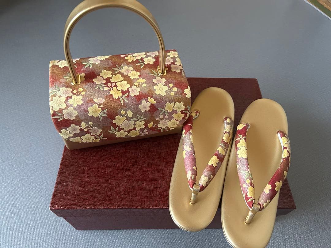 和装用　バッグ草履セット　花柄　金色　赤色　箱付き