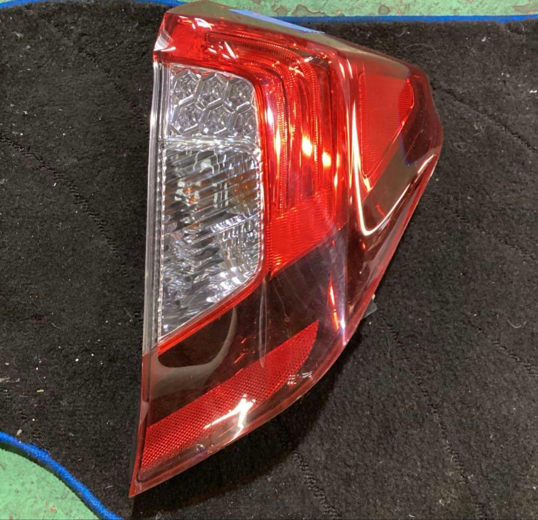 GP5 フィットハイブリッド　前期　純正テールランプ　4点