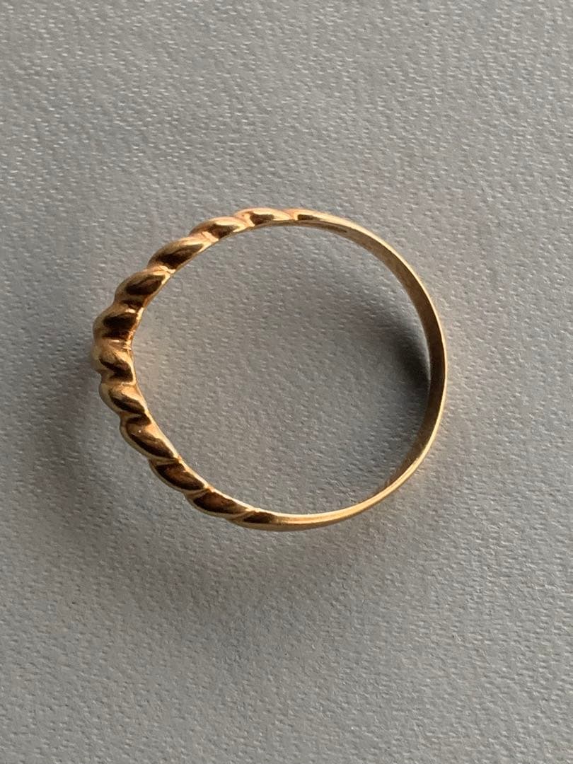 k18 V字型 ねじれリング 金色