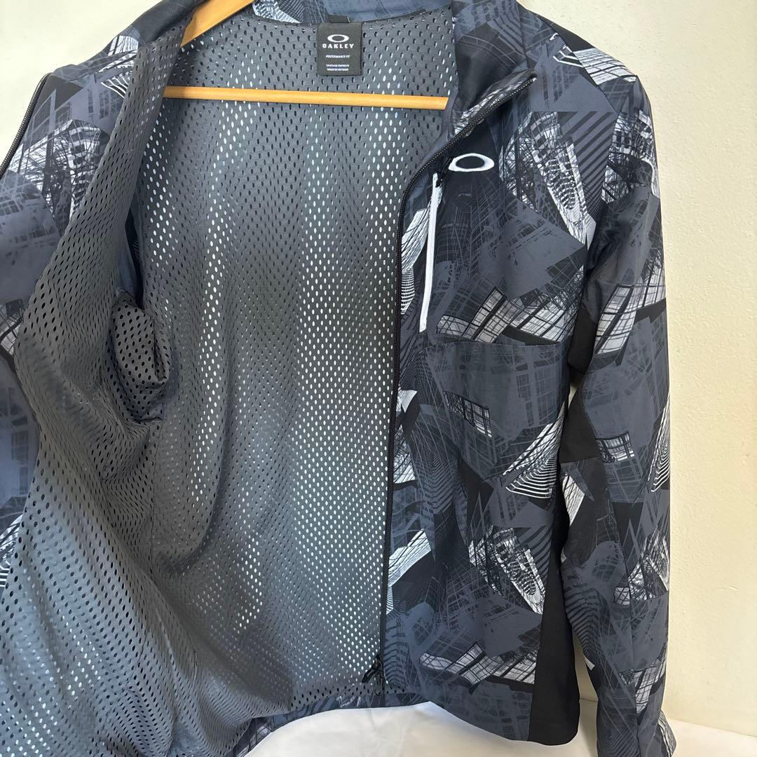 美品　オークリー(OAKLEY)ウインドブレーカー 軽量 M ゴルフウェア