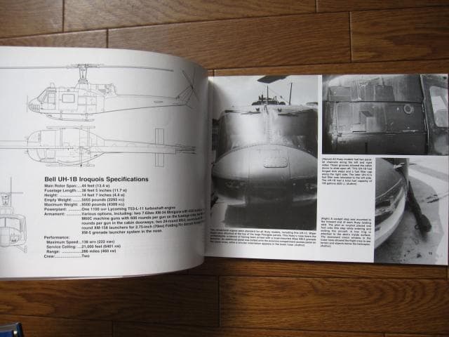 洋書 Walk Around UH-1 Huey Gunships