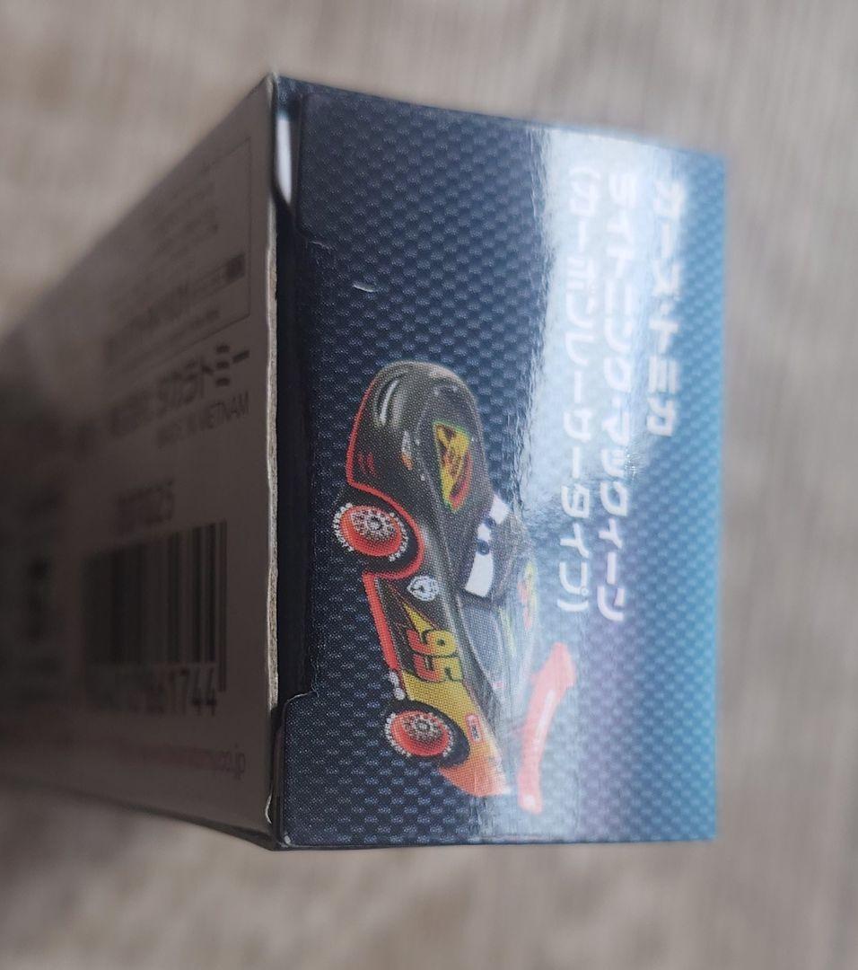 カーズトミカ ライトニング・マックイーン(カーボンレーサータイプ)①