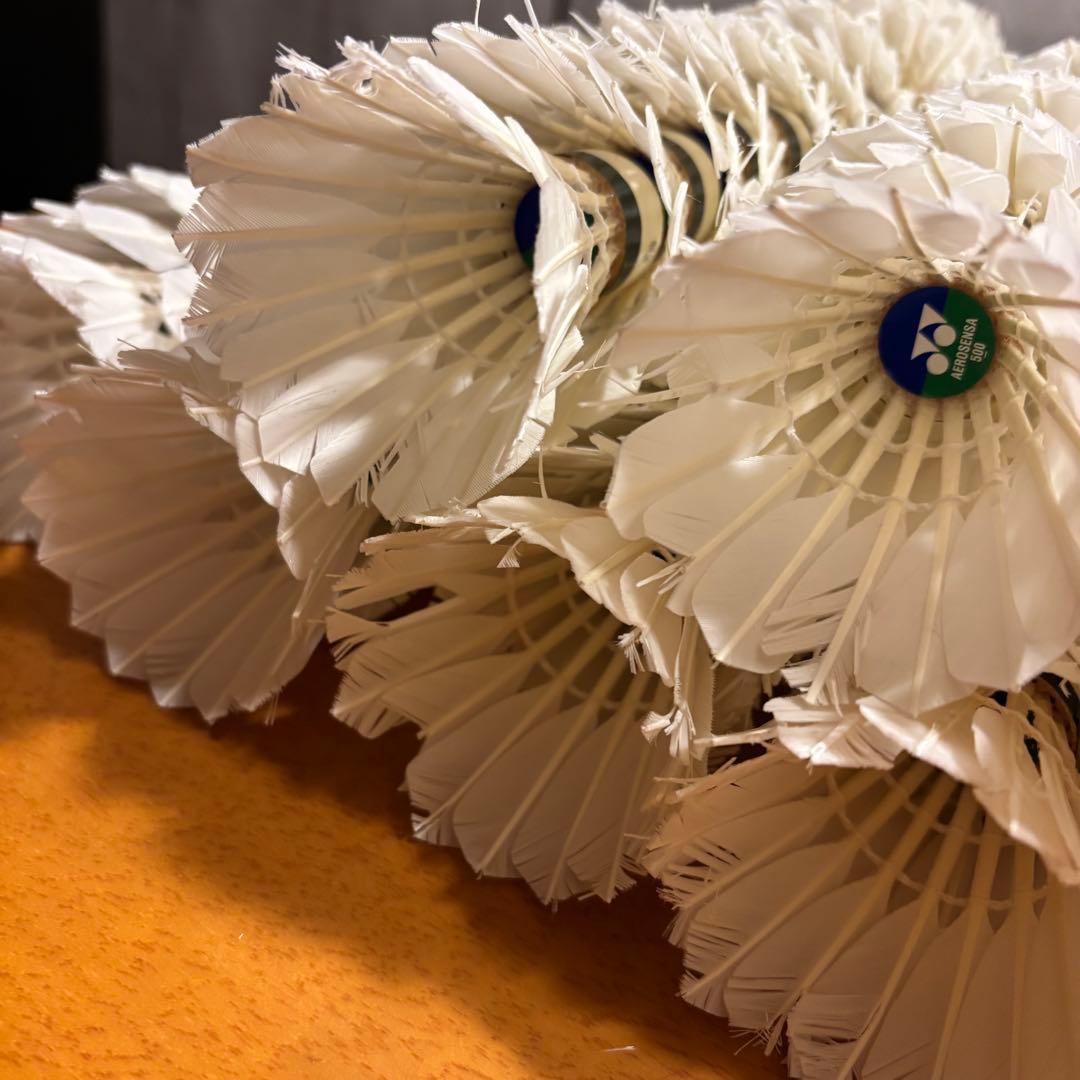 ヨネックス　中古シャトル　AEROSENSA700•500 154球